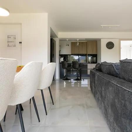 Breeze Concept Villa *